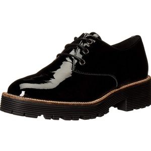 EUC Shellys London Black Patent Oxford Size 8.5